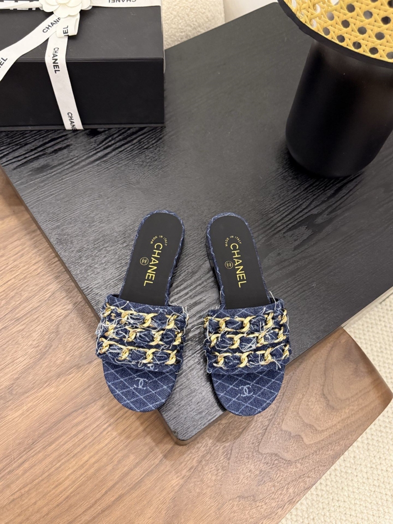 Ch**el slippers